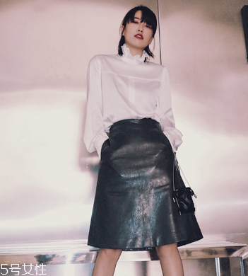 白衬衫小皮裙丝袜,白衬衫小皮裙