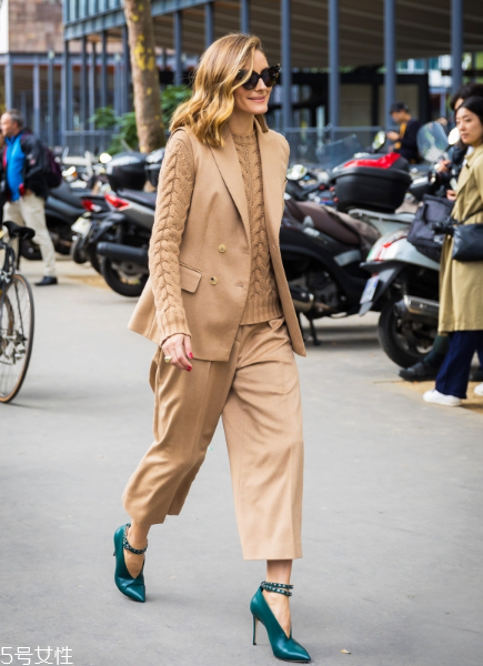 脖子粗的人适合穿什么领的毛衣,脖子短的女生适合穿什么领的毛衣