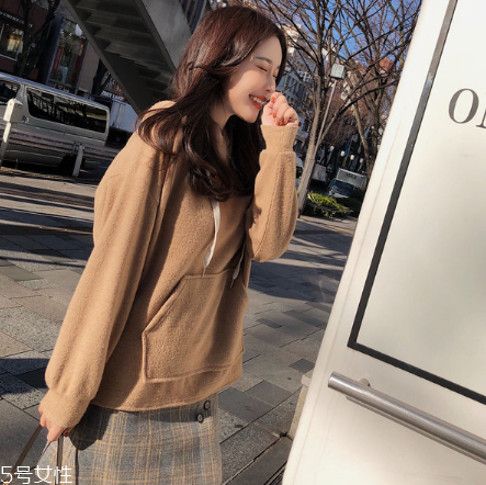 卫衣搭配什么好看,卫衣搭配技巧