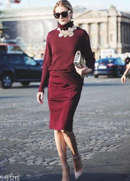 酒红色衣服适合什么人穿,酒红色衣服适合什么样的人穿