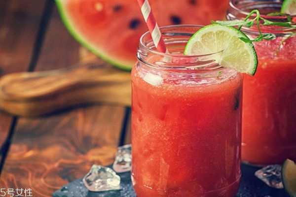 西瓜汁要不要加水,西瓜汁加水的比例是多少