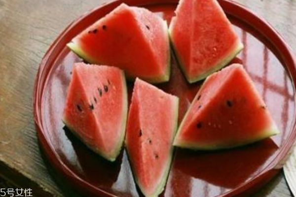 西瓜怎么挑皮薄的,西瓜皮厚什么原因