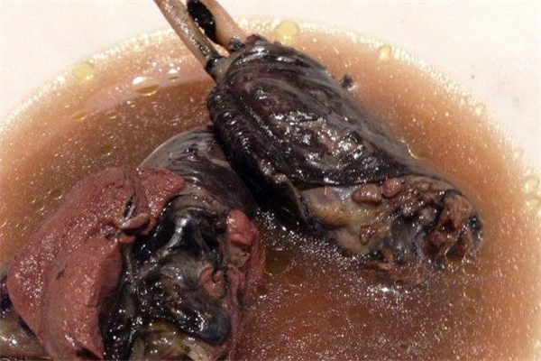 乌鸡怎么炖产妇吃了下奶,给产妇炖乌鸡放什么好