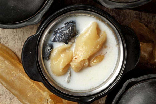 隔夜的花胶鸡汤可以喝吗,阿胶乌鸡汤隔夜可以喝吗