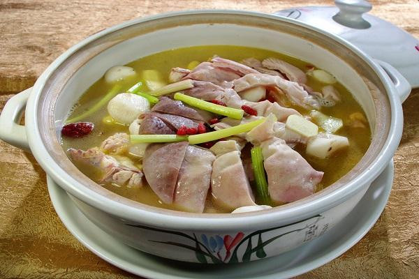 煲猪肚鸡汤用什么材料好,怎么煲猪肚鸡汤 煲猪肚鸡汤用什么材料好,怎么煲猪肚鸡汤