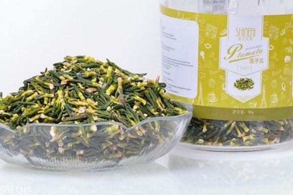 莲子心泡水可以长期喝吗,长期泡莲子心水喝好吗 莲子心泡水可以长期喝吗,长期泡莲子心水喝好吗