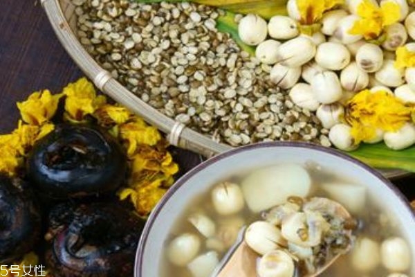 新鲜莲子发黑了能不能吃,莲子变黑了能不能吃