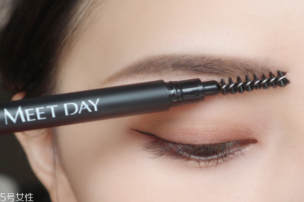 棕色眉笔适合什么肤色的人,棕色眉笔适合什么肤色