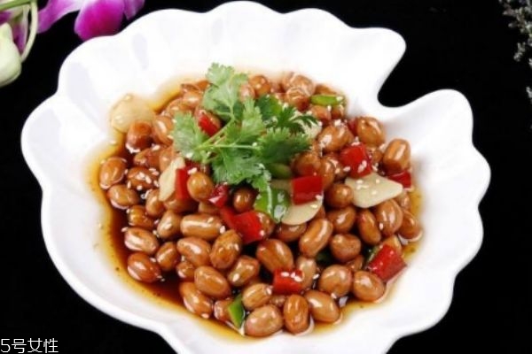 用什么醋泡花生米降血压效果更好,醋泡花生米降血压的正确做法 用什么醋泡花生米降血压效果更好,醋泡花生米降血压的正确做法