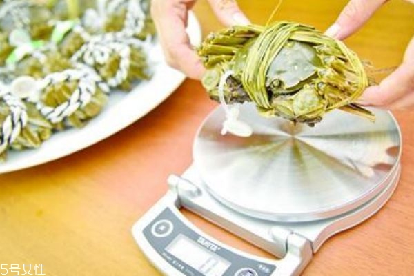 怎么分辨大闸蟹的好坏,大闸蟹和毛蟹怎么分辨 怎么分辨大闸蟹的好坏,大闸蟹和毛蟹怎么分辨