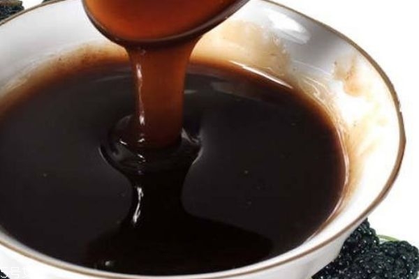 桑葚干泡酒喝的功效和作用,干枸杞泡水喝的功效和作用