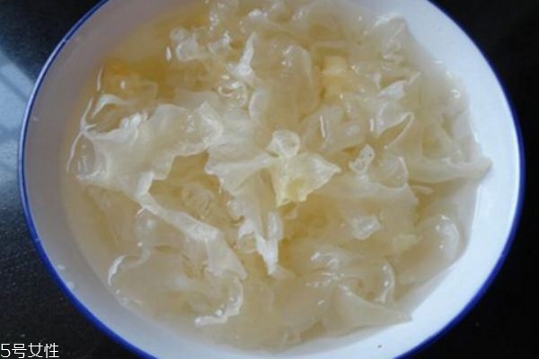 银耳汤怎样熬,熬好的银耳汤可以隔夜喝吗