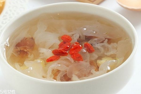 凉拌银耳用焯水吗,新鲜银耳用焯水吗