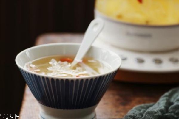 怎么熬银耳才会粘稠好喝,怎样熬银耳汤才能熬的很粘稠 怎么熬银耳才会粘稠好喝,怎样熬银耳汤才能熬的很粘稠