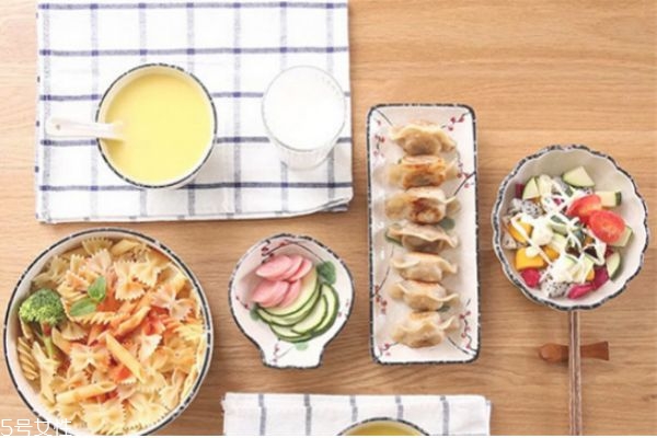 中午吃完饭怎么样有利于减肥,减肥期间中午怎么吃