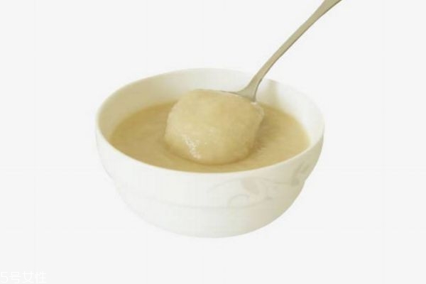 给宝宝喂米粉要注意些什么(婴儿应该怎么喂米粉)