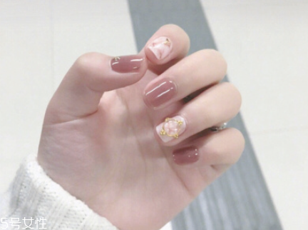 兰蔻水光润养系列适合什么年龄(兰蔻极光水适合的年龄)