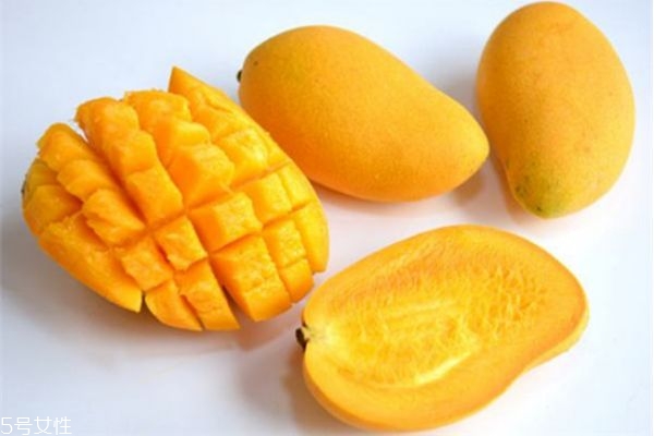 晚上吃芒果会胖吗,吃芒果长胖吗?