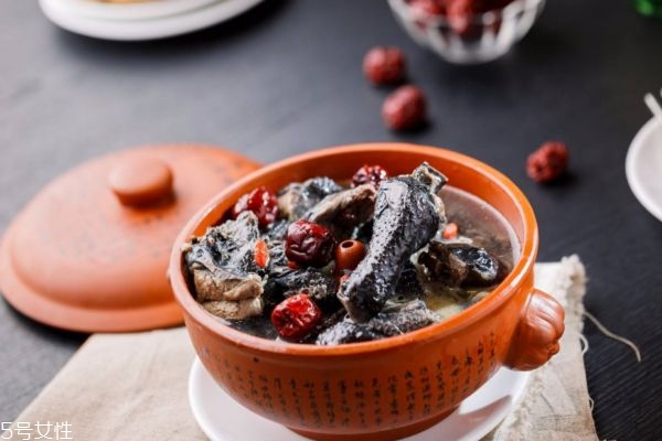 阿胶和什么一起炖比较好吃,阿胶跟什么一起炖比较好