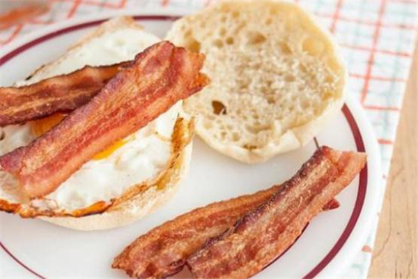 培根可以放微波炉里面烤吗,培根可以直接微波炉加热吗