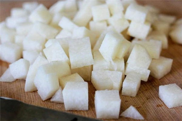切好的红薯可以过夜吗,马铃薯切好过夜可不可以吃