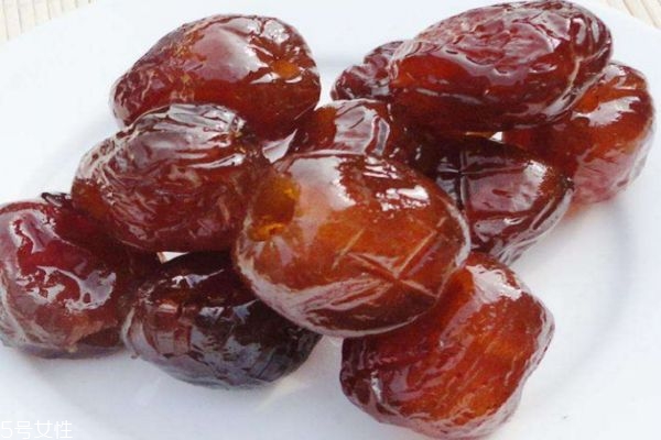 枣和核桃怎么做好吃,蜂蜜枣糕的做法和配方