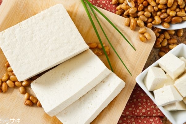减脂餐豆腐怎么做好吃,吃豆腐能减肥吗减掉大肚子