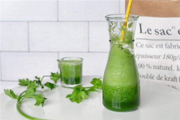 芹菜汁喝了会变黑吗,喝了几天芹菜汁变黑了