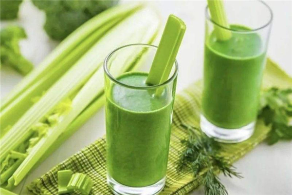 芹菜汁可以空腹喝吗,芹菜汁空腹喝还是饭后喝