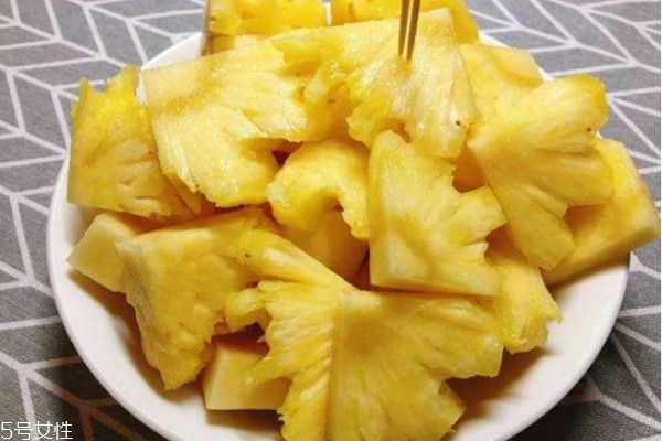 吃菠萝蜜有什么好处和功效,菠萝正确的吃法应该怎么吃?