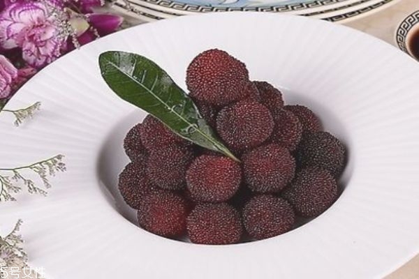 杨梅酒里的杨梅能吃吗?,杨梅酒里的杨梅能吃吗泡过酒的杨梅能吃吗 杨梅酒里的杨梅能吃吗?,杨梅酒里的杨梅能吃吗泡过酒的杨梅能吃吗