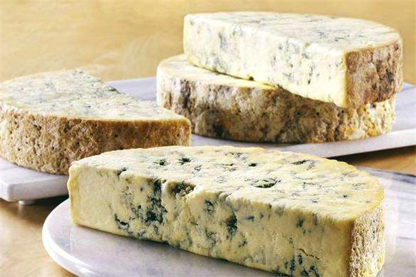 蓝纹奶酪怎么保存,蓝纹奶酪保存冷藏还是冷冻