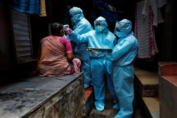 救护车转弯甩落新冠死者遗体(救护车转弯甩落新冠死者遗体)