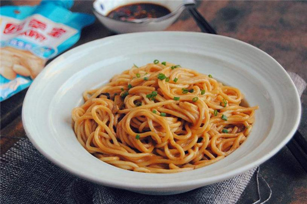 花生酱拌面怎么做简单又好吃,炸酱面酱怎么做