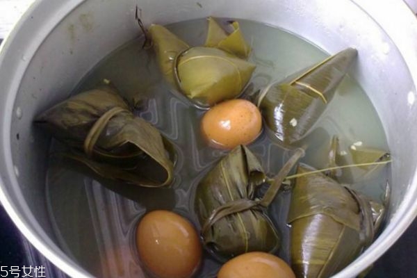 甜粽子和咸粽子可以一起煮吗?,甜粽子还是咸粽子