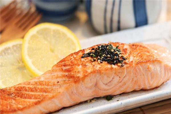 三文鱼要煎多久,三文鱼要煎多久能熟