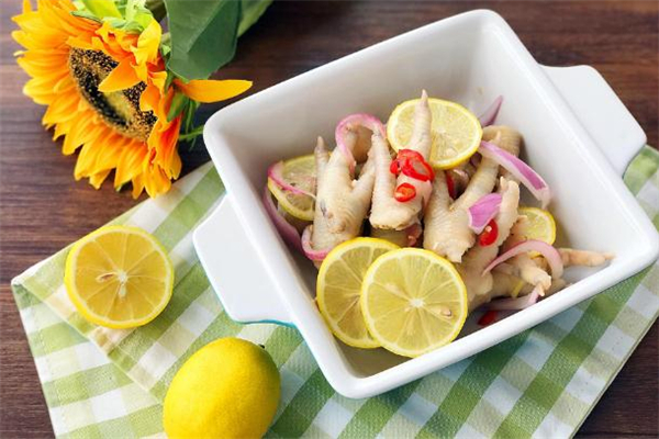 柠檬鸡爪可以用干辣椒代替吗,柠檬鸡爪的做法不要辣椒的