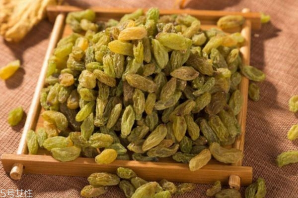 吃葡萄对人有什么好处,吃葡萄干的好处有哪些