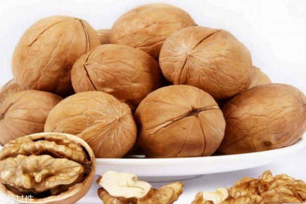 薄皮核桃和纸皮核桃哪个好吃,薄皮核桃生吃好还是熟吃好 薄皮核桃和纸皮核桃哪个好吃,薄皮核桃生吃好还是熟吃好