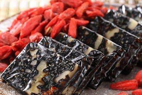 阿胶糕吃多了会不会上火,吃阿胶糕上火还能继续吃吗