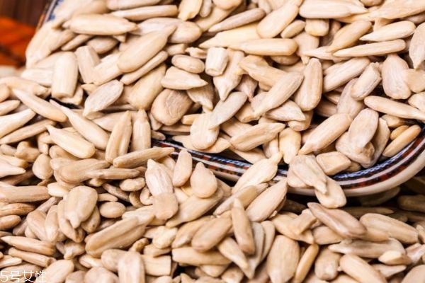 孕妇可以吃瓜子仁吗,孕早期可以吃瓜子仁吗 孕妇可以吃瓜子仁吗,孕早期可以吃瓜子仁吗