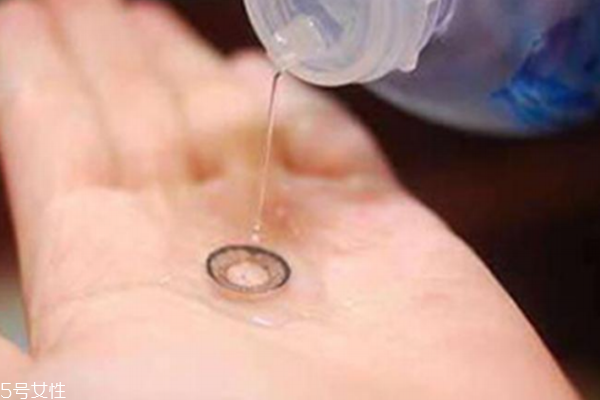 新买的美瞳要泡多久才能戴,新买的美瞳要泡多久一定要泡吗为什么?