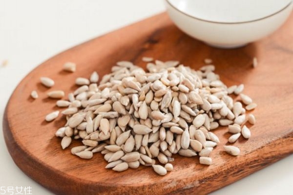 瓜子的功效有哪些,瓜子仁的功效和作用禁忌 瓜子的功效有哪些,瓜子仁的功效和作用禁忌