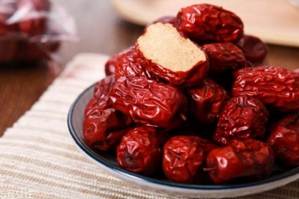 晚上吃干红枣会胖吗,吃干红枣会胖吗 晚上吃干红枣会胖吗,吃干红枣会胖吗
