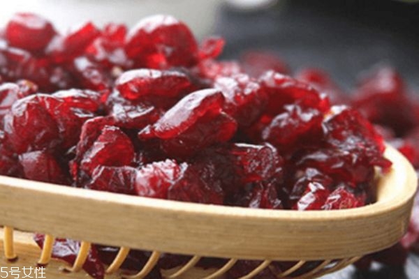 蔓越莓可以和牛奶一起吃吗?,蔓越莓能和牛奶一起吃吗