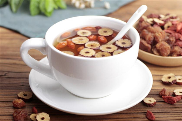 桂圆红枣枸杞茶的功效和作用,枸杞泡水喝有什么作用和功效