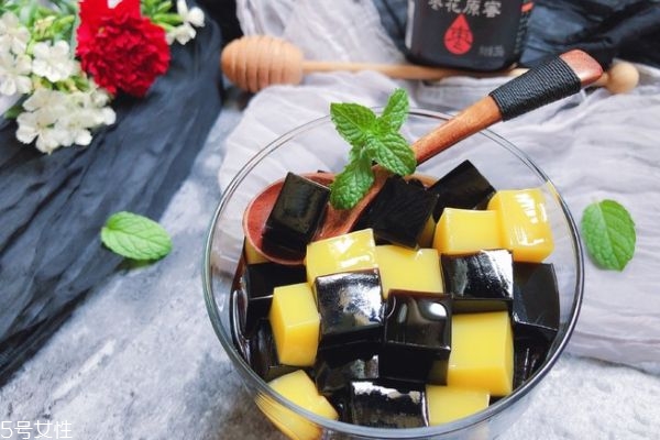 龟苓膏怎么制作,龟苓膏用什么做的 真的有乌龟吗