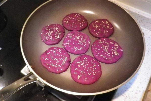 紫薯饼可以用玉米淀粉吗,红薯饼可以用淀粉吗