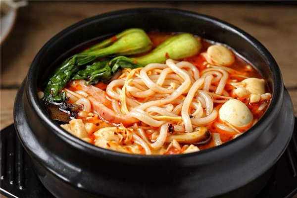 砂锅米线的做法及配方,砂锅米线去哪里学最正宗