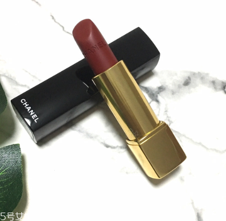 香奈儿132显老,香奈儿132号口红显老吗